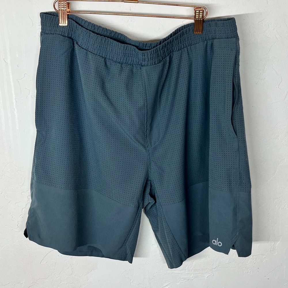 Alo Athletic Shorts Men size XL